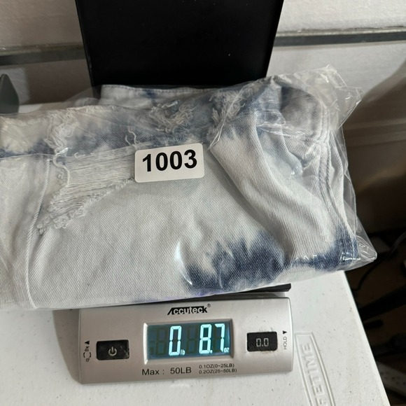 American Eagle Mom Shorts Womens Sz 2 High Rise Light Wash Cutoff Denim - Picture 13 of 13